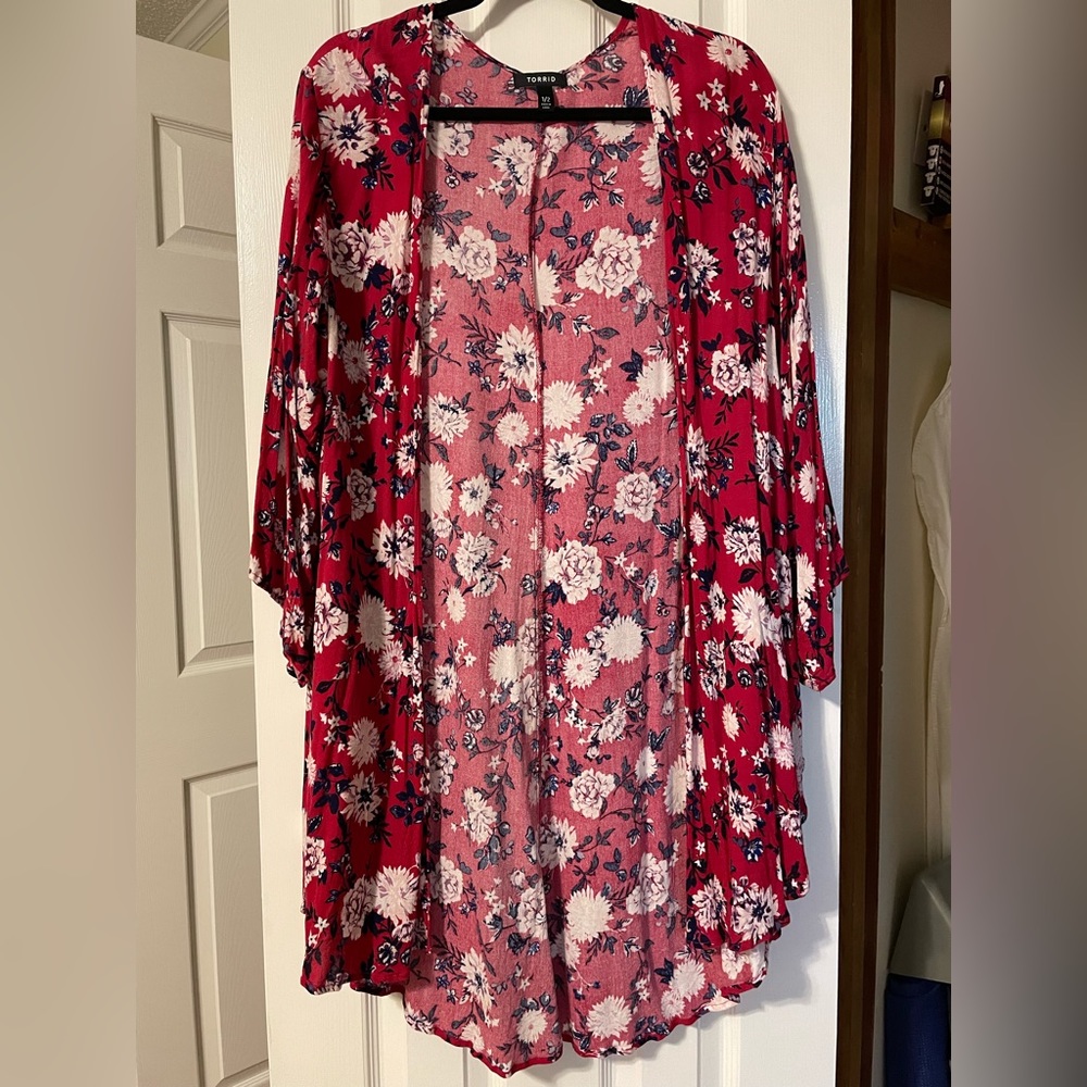 TORRID - Size 1X - FUCHSIA FLORAL WRAP
